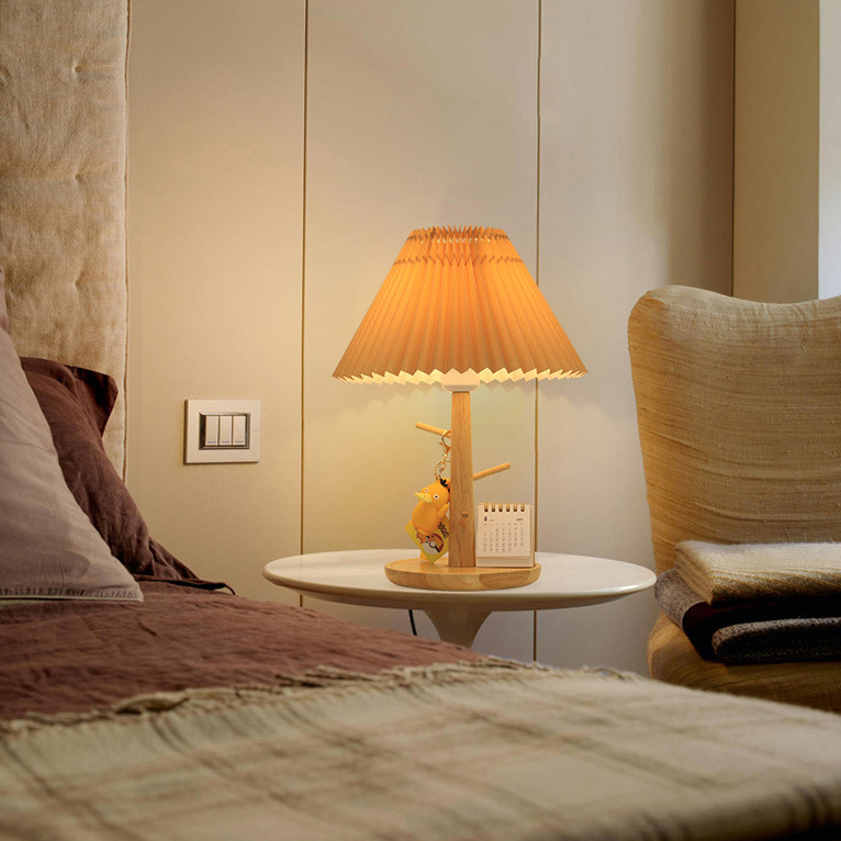 Pleated Fan Fabric Table Lamp